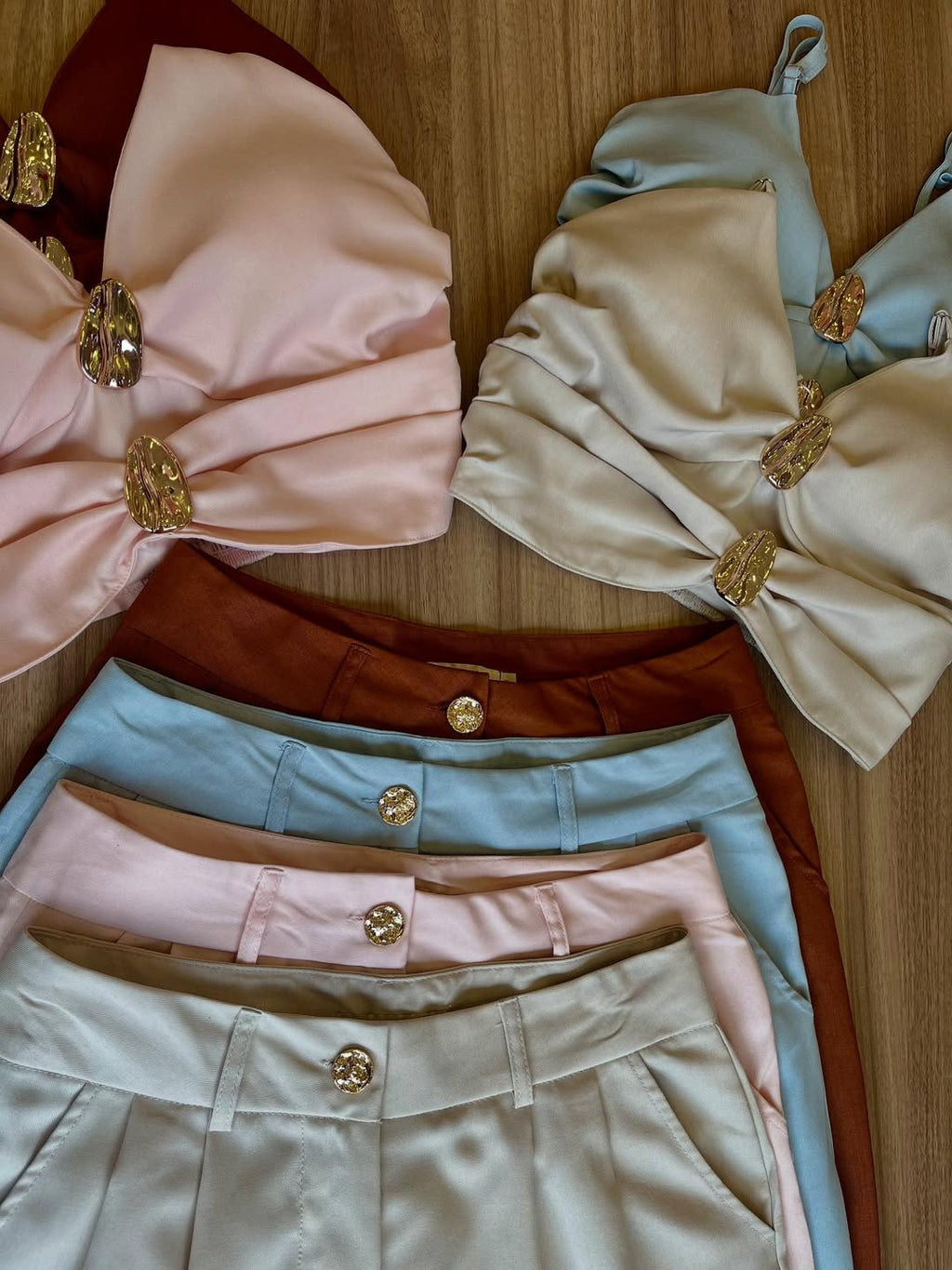 Conjunto PINHEIROS - Beige - Conjunto pantalón largo con top cruzado