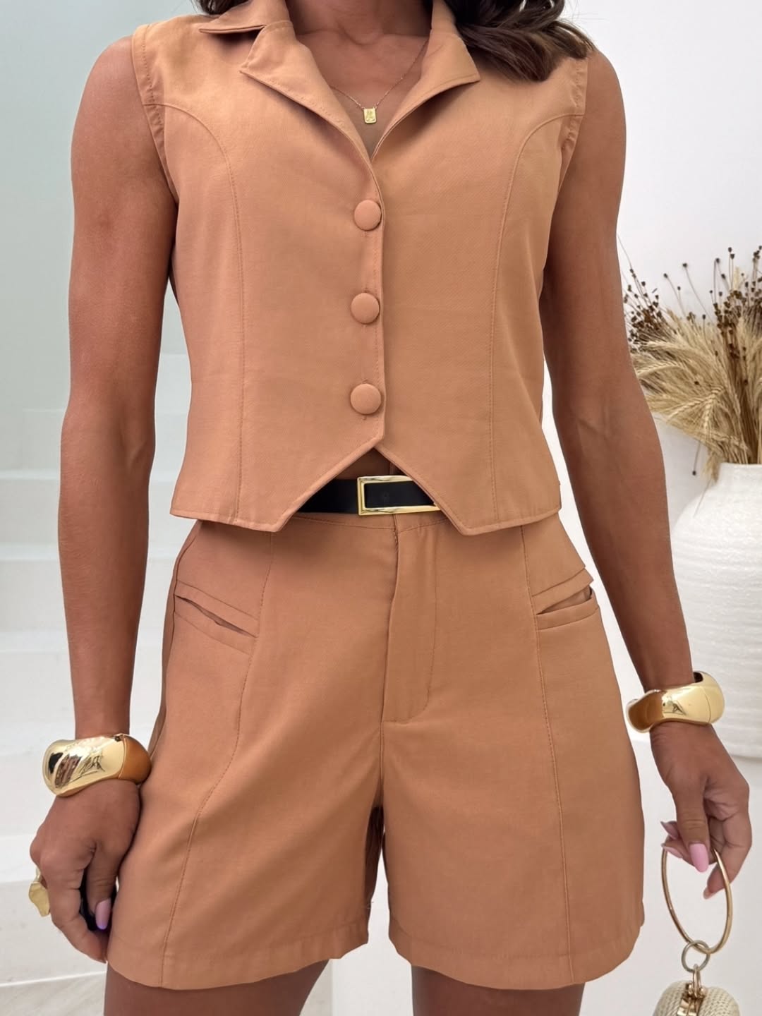 Conjunto Terra Brasil - chaleco con cuello + short de cintura alta - Caramel